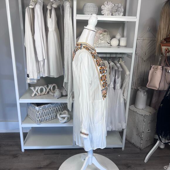 Johnny Was White Blouse with Multicolor Embroidery - Picture 2 of 13